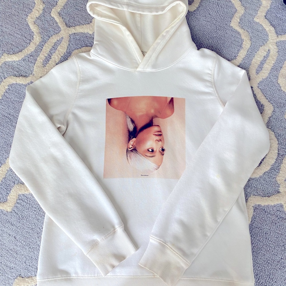 ARIANA GRANDE SWEETNER H&M CREAM HOODIE